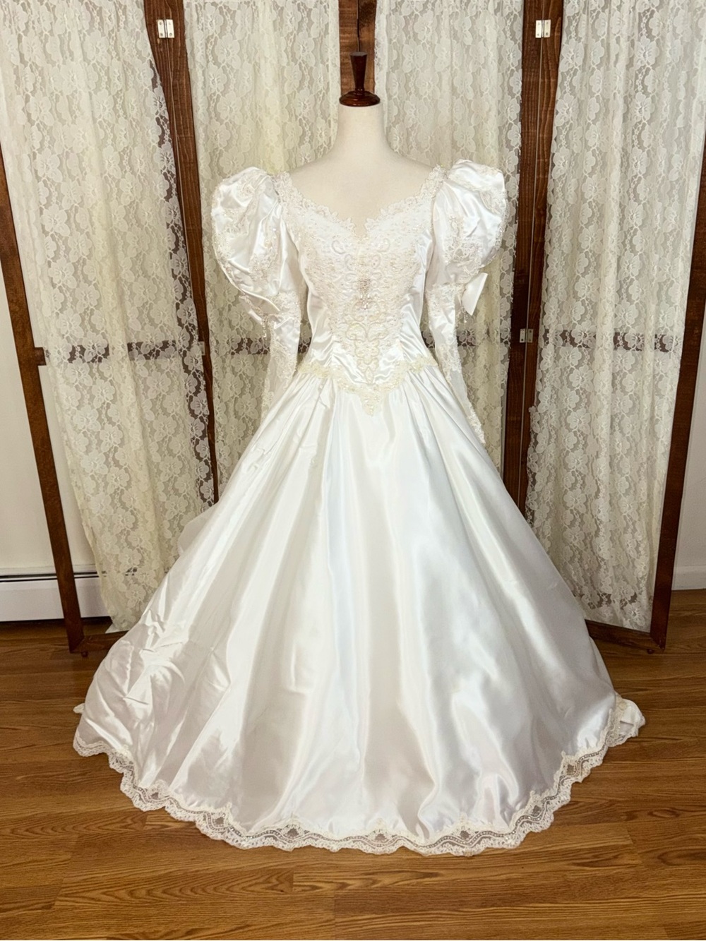 Gorgeous Vintage 90s Cathedral Length Wedding Gown